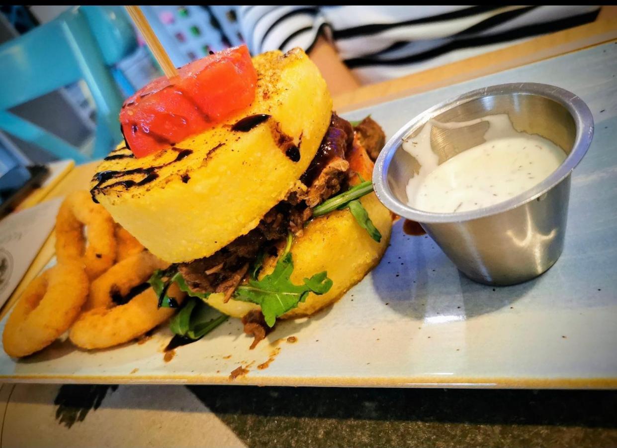 Artmotel & Bistro Haţeg المظهر الخارجي الصورة