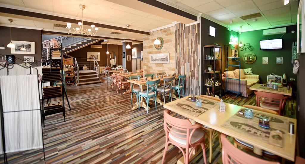 Artmotel & Bistro Haţeg المظهر الخارجي الصورة
